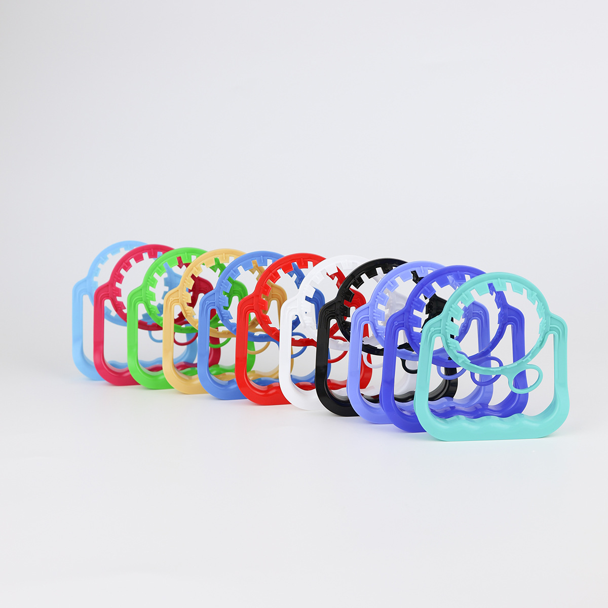 Proveedores al por mayor 55 calibre PE manillas de agua mineral manillas de agua potable desechables manillas de plástico