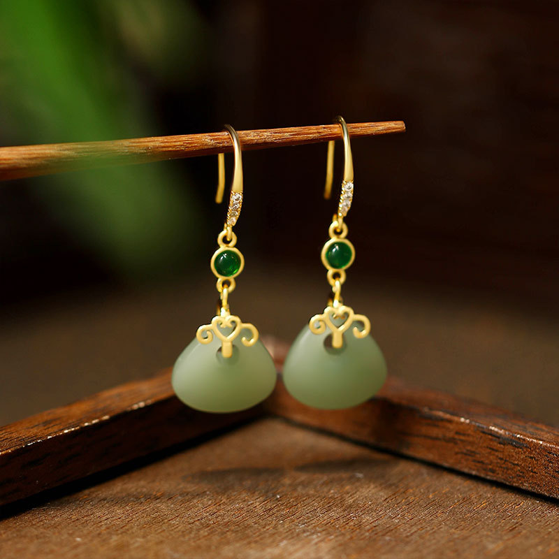2025 New Gold Plated Imitation Hetian Jade Vintage National Style Ruyi Xiangyun Earrings Women's Earrings Elegant Ear Jewelry