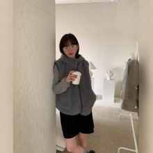 秋冬新款韩系设计感宽松连帽叠穿羊羔毛休闲马甲背心外套短上衣女