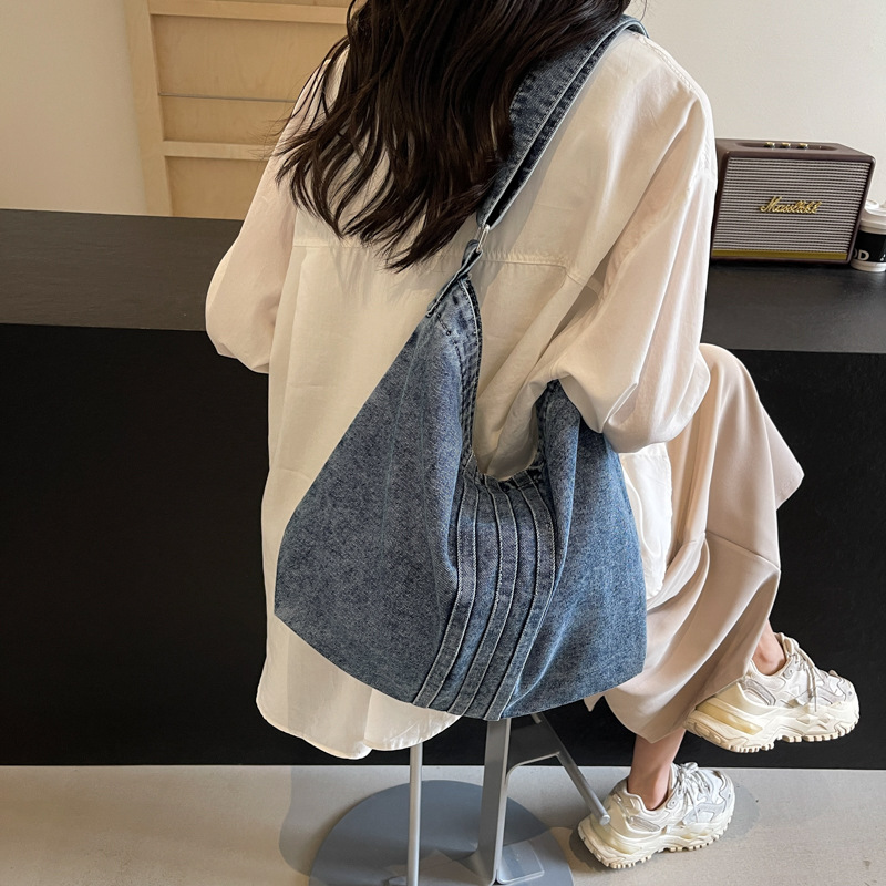 Bolso de mezclilla lavado de viento perezoso para mujer 2025 nuevo bolso de lona literario bolso de hombro de gran capacidad al por mayor