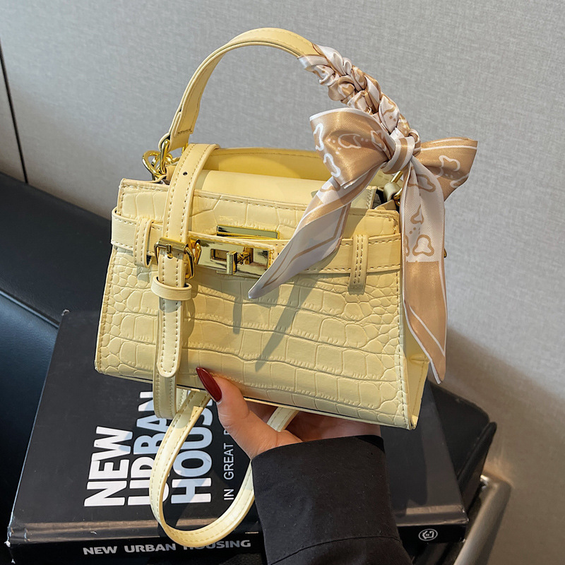 Bolso de mano para mujeres 2026 nueva moda primavera exquisita bolsa de hombro universal bolso de transporte diario image 4