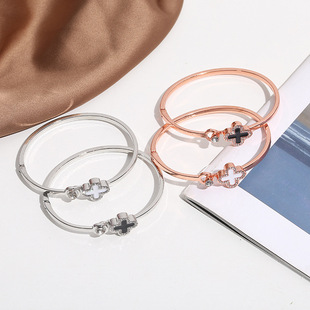 Rose gold opening four -leaf grass bracelet Lucky silver female girlfriend bracelet watch accessories inlaid diamond