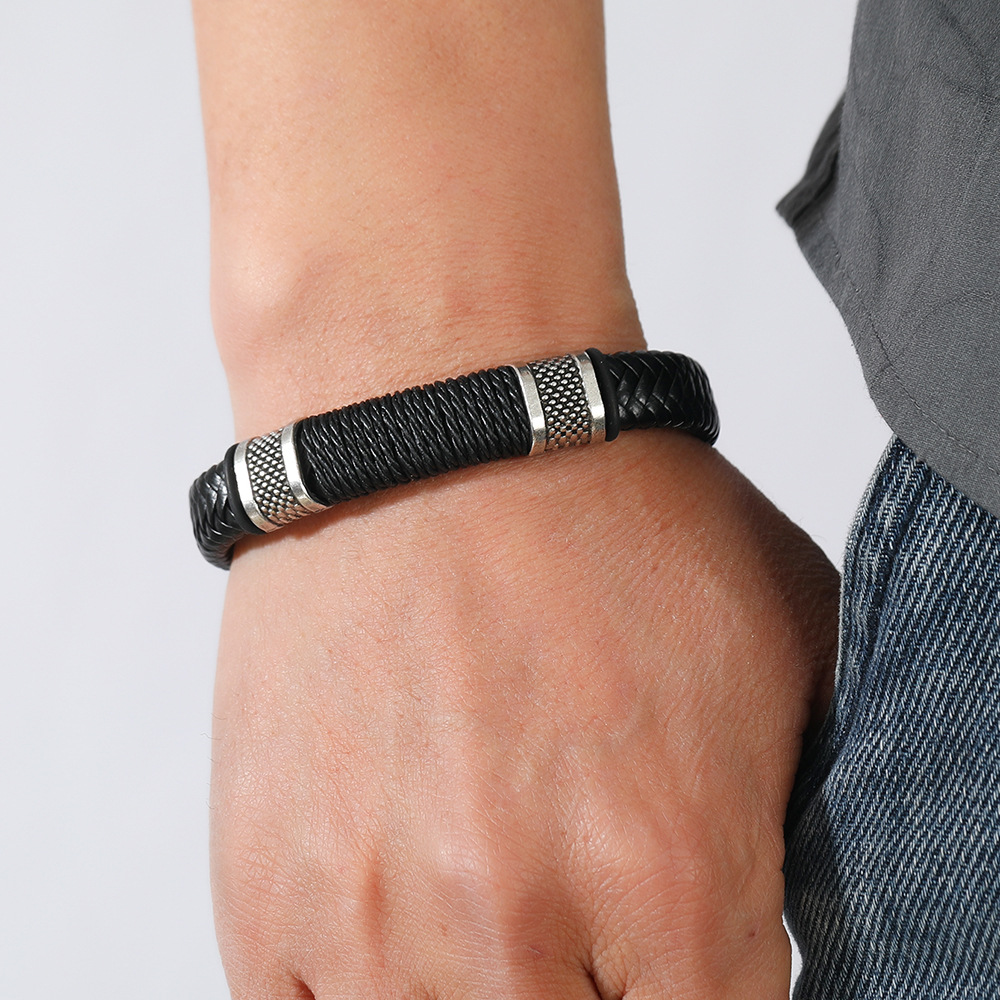 Men's Gender Retro Solid Color Pu Leather Alloy Men's Bracelets Men Cord & Leather Bracelets