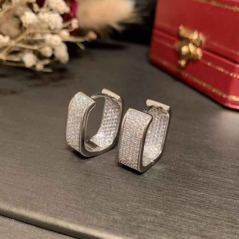 Transfronterizos de zircón geometría de diseño de nicho temperamento aretes de moda versátil alta sensación de orejas medievales