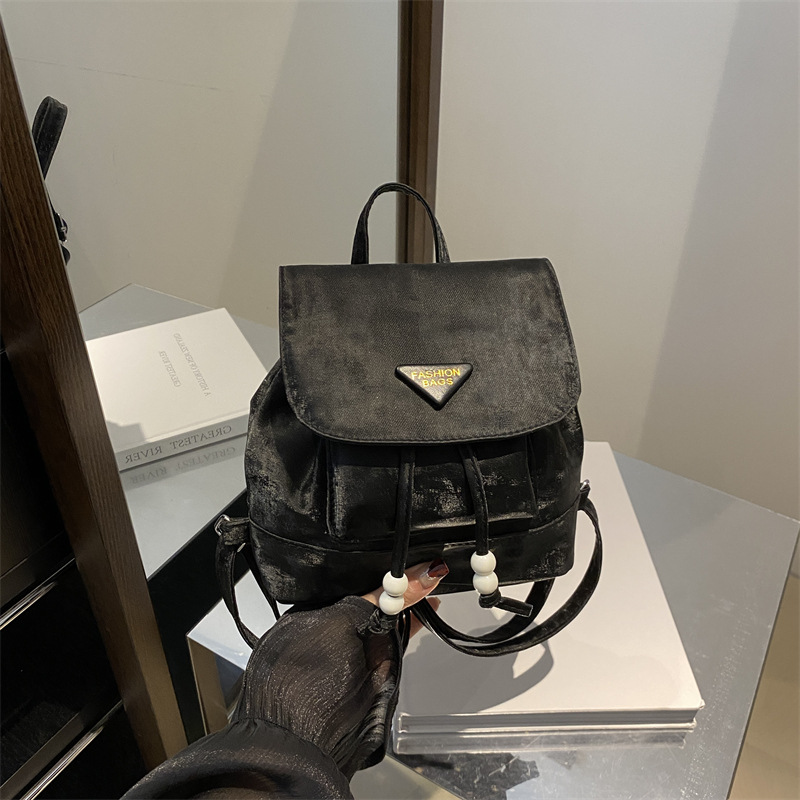 Mochila para niñas 2024 nuevo estilo de diseño de moda nicho mini pequeño blanco ligero lindo mochila de compras