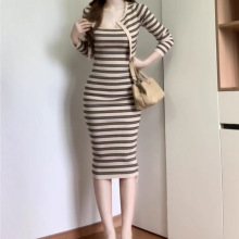 法式长袖条纹针织连衣裙子女秋季2025新款纯欲风修身显瘦气质长裙
