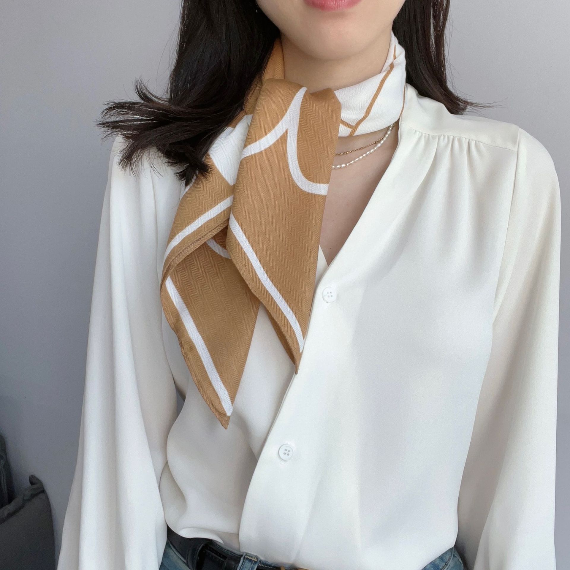 Pañuelo pequeño cuadrado de imitación de seda y lana 68, nuevo pañuelo floral de primavera, pañuelo decorativo de moda de alta gama para mujer, regalo para mamá