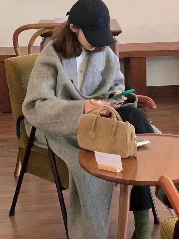 회색