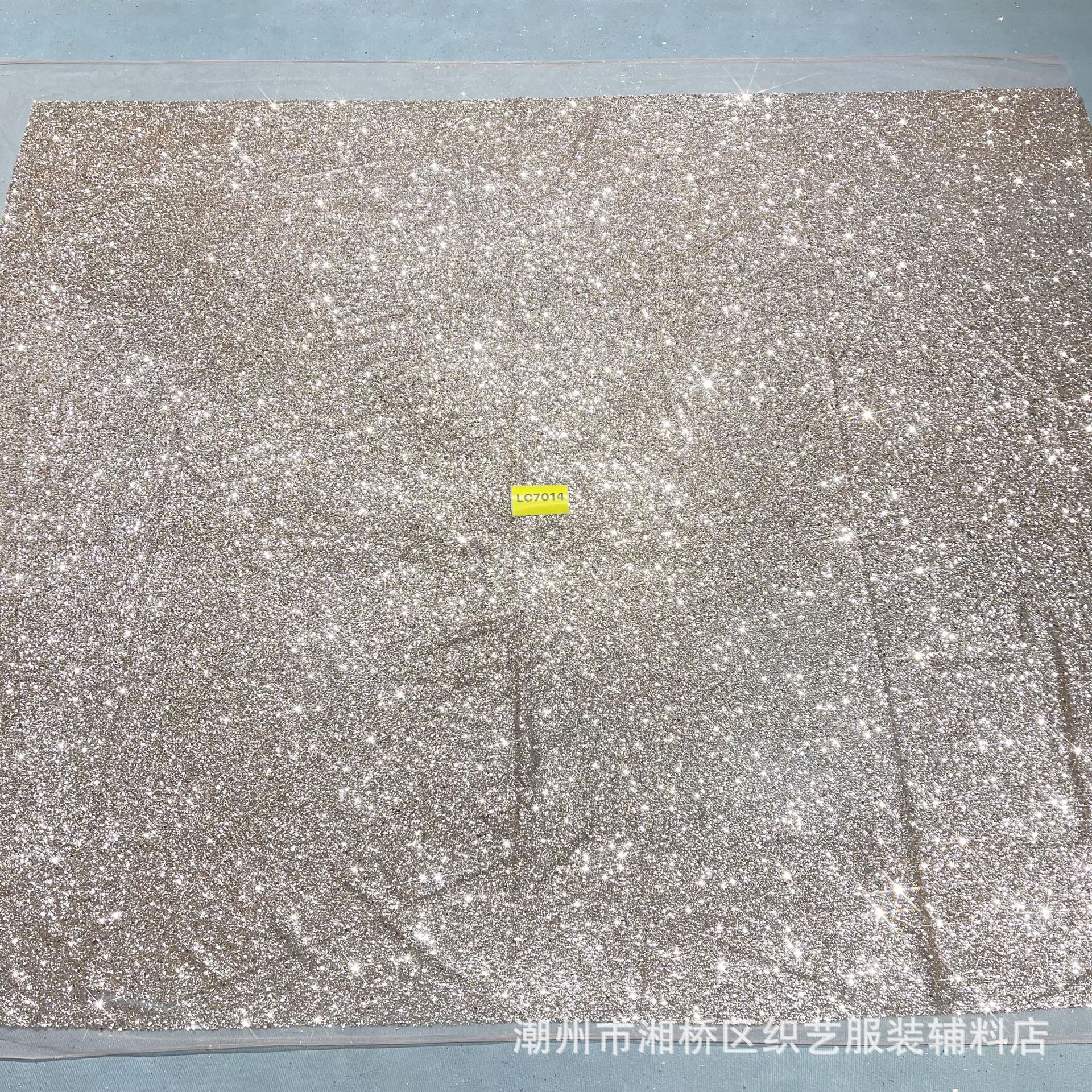 LC7014款单色5码起订 喷金婚纱晚礼服面料洒金婚礼服网眼布