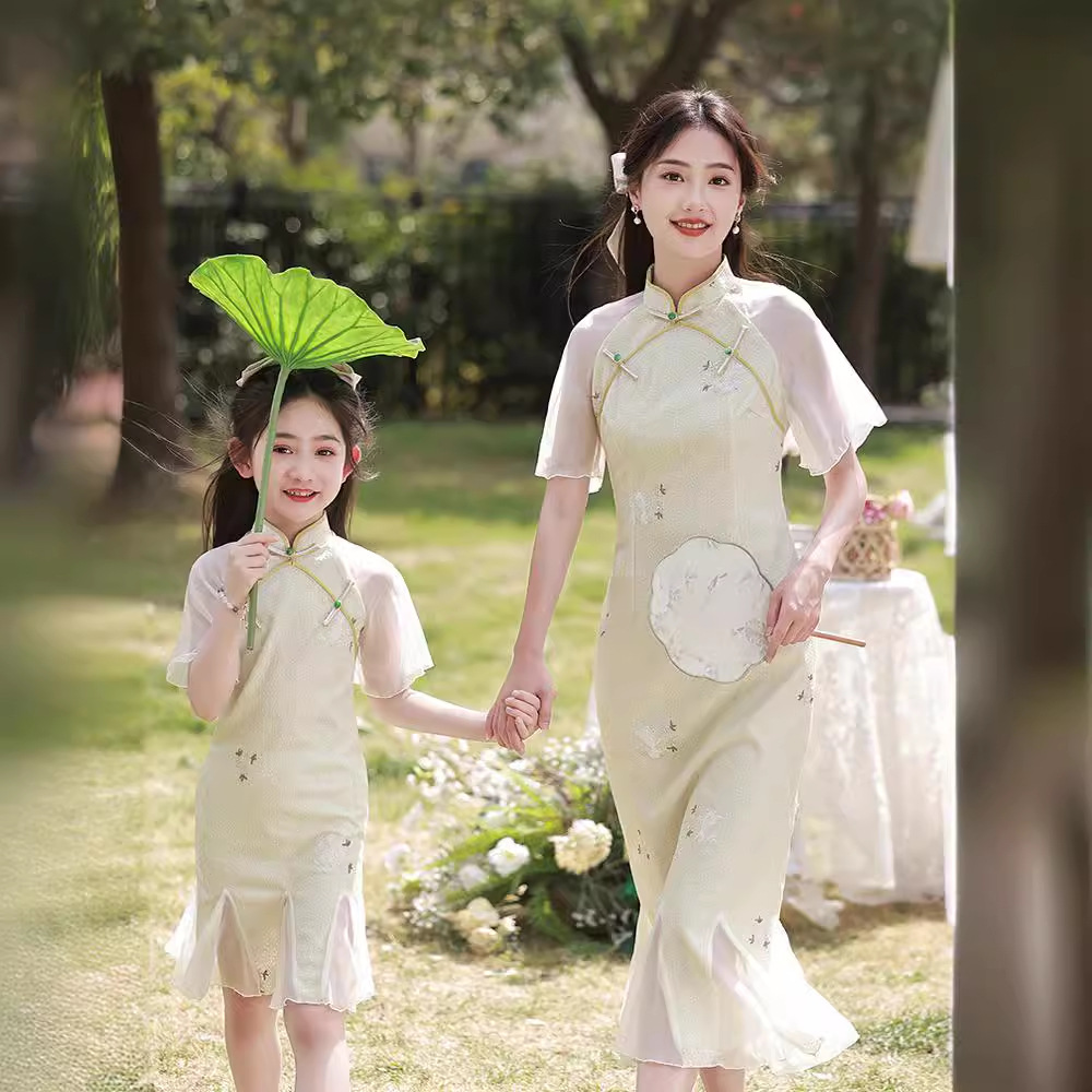 Estrictamente seleccionado 2024 verano nueva ropa transpirable para padres e hijos, gasa de red cheongsam mejorada, ropa de rendimiento de madre e hija de estilo chino, arte
