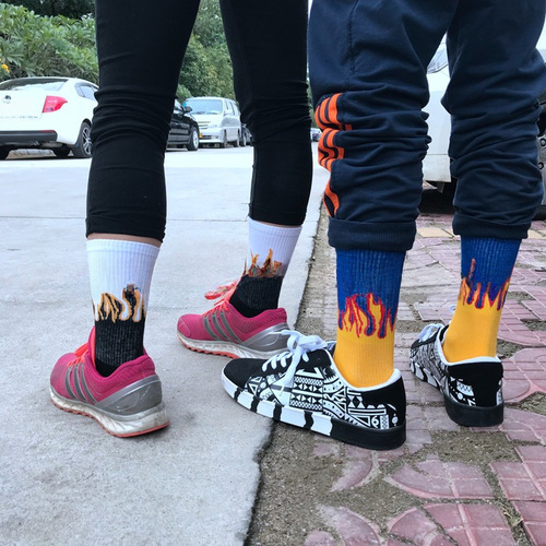 Korean INS brand, Harajuku style flame mid-calf cotton socks, men and women's sports socks for street hip-hop skateboarding in Europe and America wholesale 