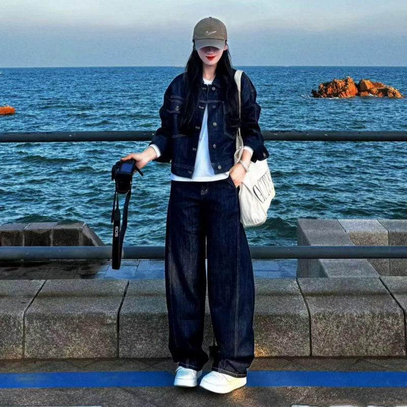 Autumn sports suit