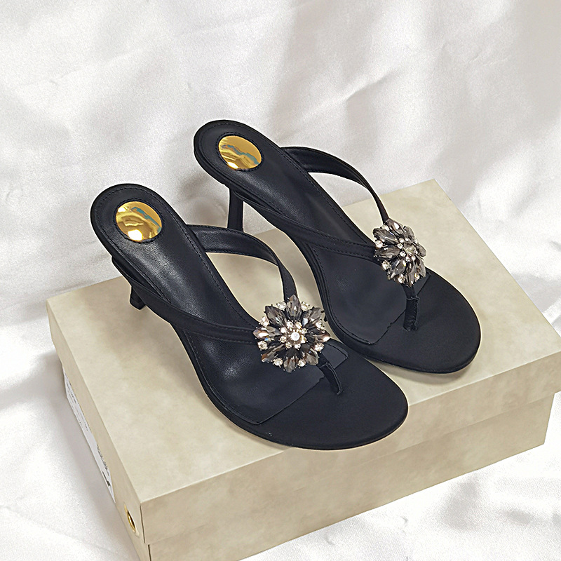 2025 New Black Flip-Flop With Rhinestone Flowers High Heels European And American Style Toe-Post Sandals Retro Women's_vogvips.com