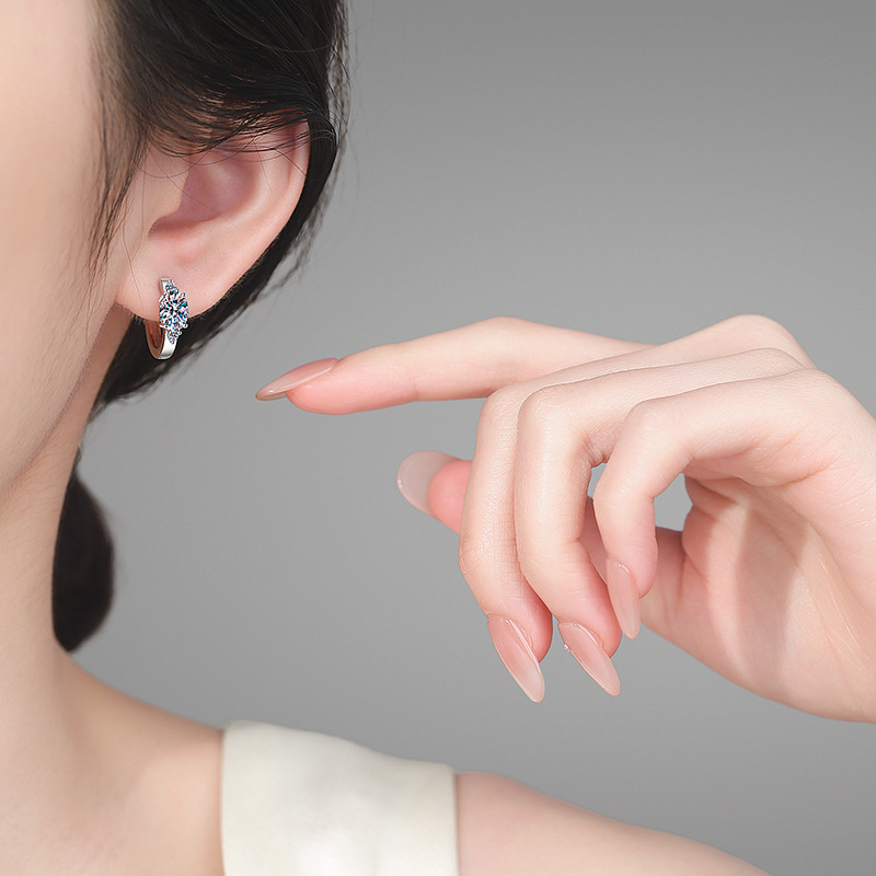 D Color Moissanite Stud Earrings In S925 Silver Oval Design_voghion.com