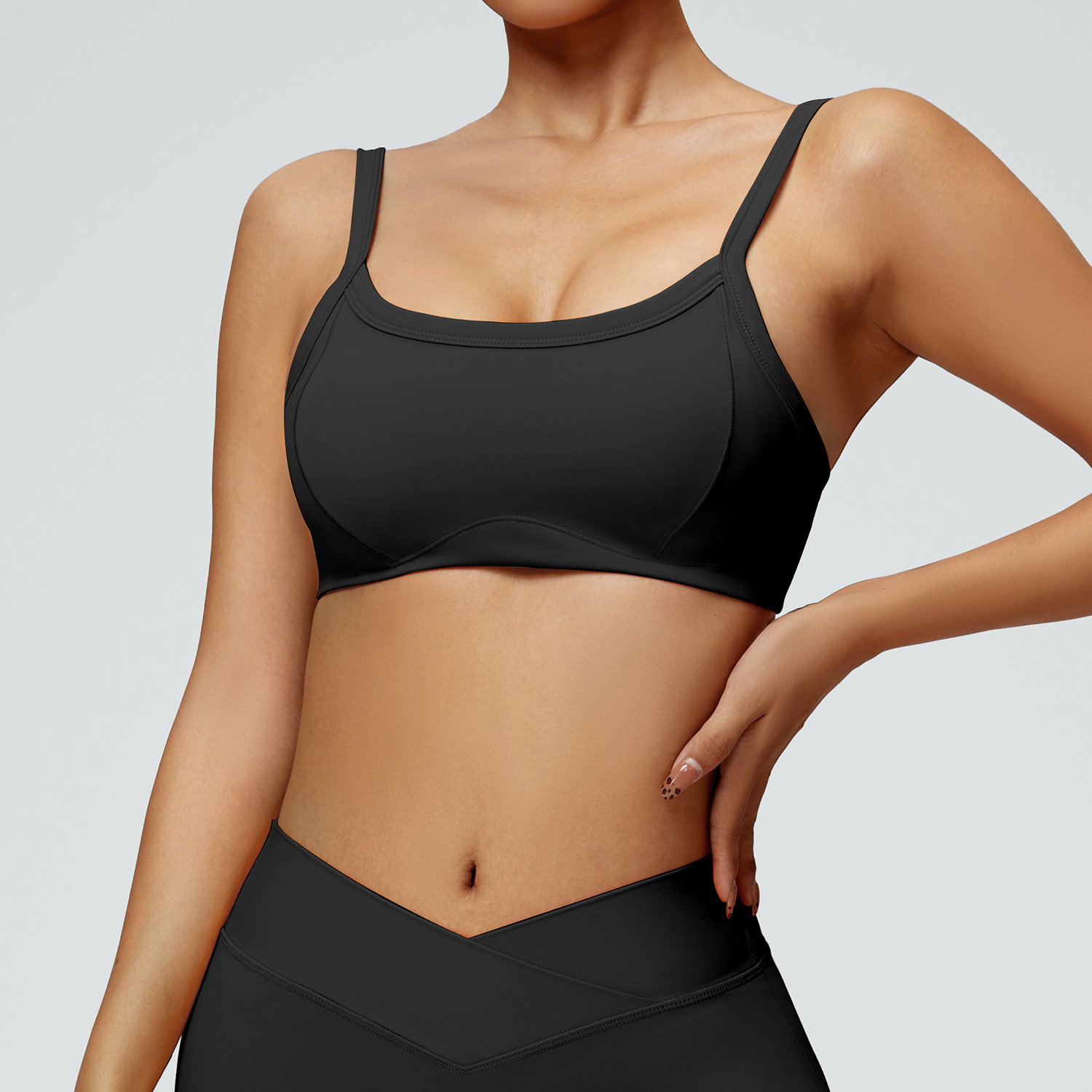 Europa y América desnudos transfronterizos ropa interior deportiva vestida en el exterior para reunir la espalda hermosa bra de yoga para mujeres a prueba de choques bra de fitness integrado