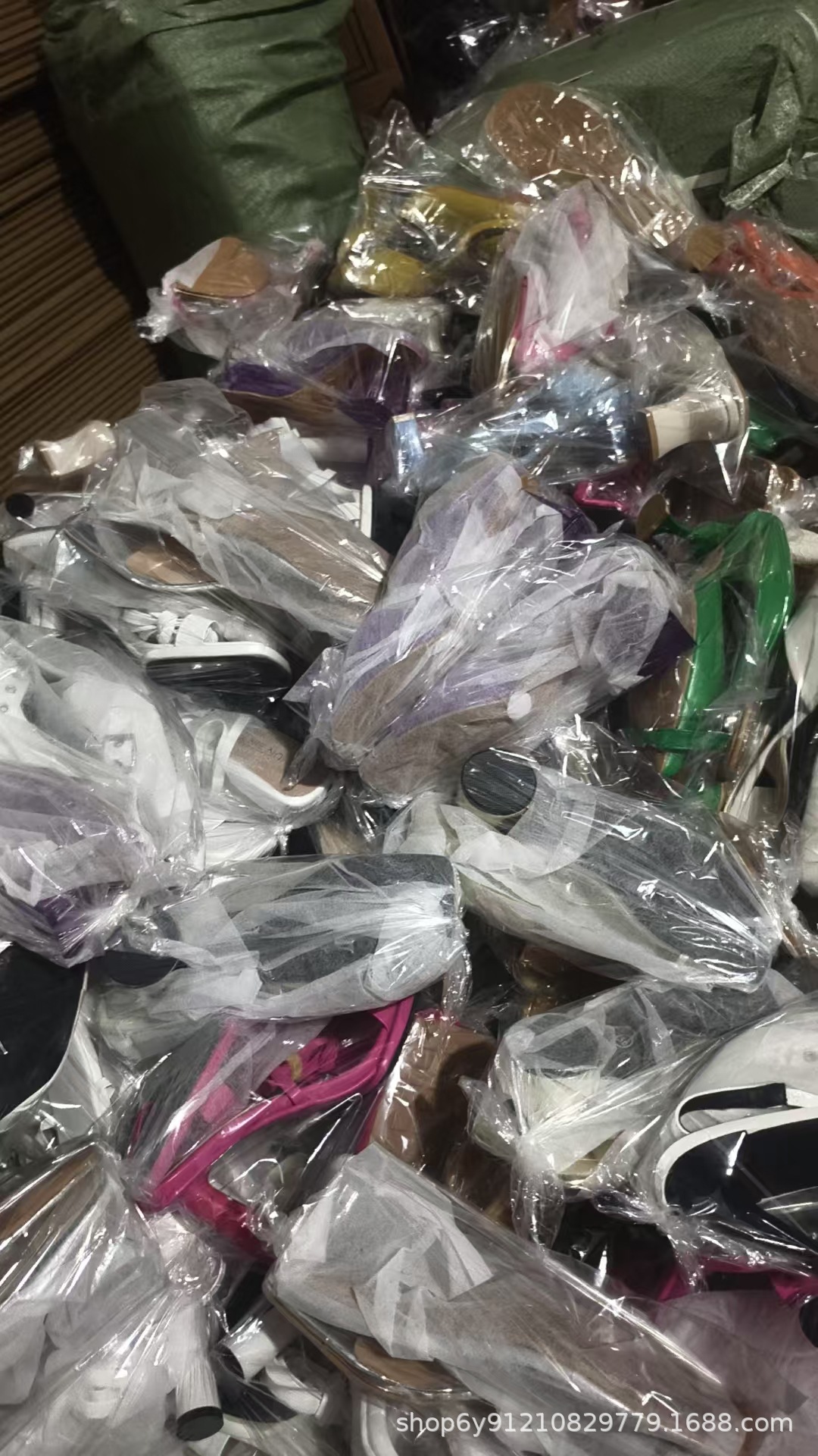 Tacones de cristal transparentes con sandalias de tacones altos de cabeza cuadrada nuevos dulces tacones gruesos rasgados con arco zapatillas de talón bajo Heel