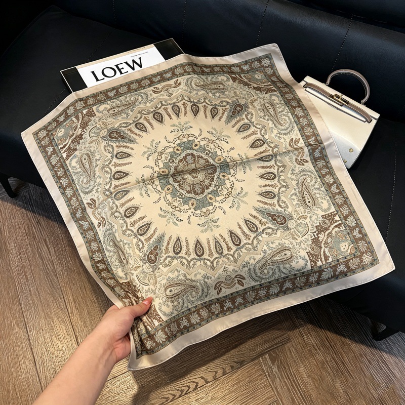 Colección 70*70 nuevo estilo bufanda de seda azul sensación de alta calidad imitación bufanda cuadrada de seda moda todo-fósforo bolsa atada bufanda de pelo