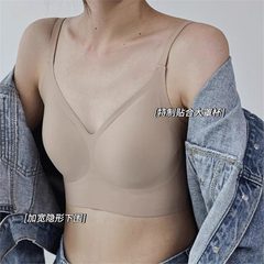 痕跡のないステルスファンデーションの下着の女性の夏の薄いタイプの大きい胸は小さい胸のゼリーの条を現します。