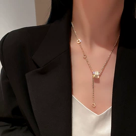 耳环;项链;手链