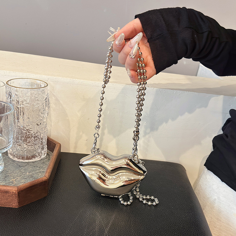 Linda fragancia pequeña personalidad labios metálicos mini cadena para mujer pequeña bolsa cuadrada 24 verano nuevo bolso de mensajero de un solo hombro