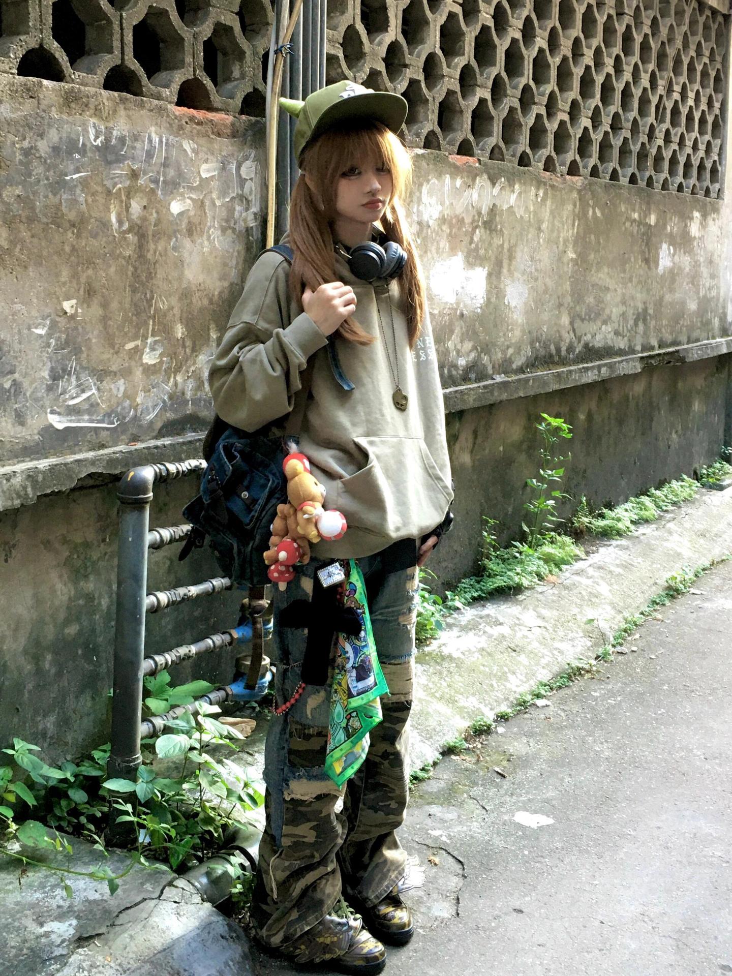 Junge Europäischen Und Amerikanischen Stil Pad Tuch Camouflage Patchwork Zerrissene Jeans 2025 Neue Street Fashion Design Lose Gerade_voghion.com