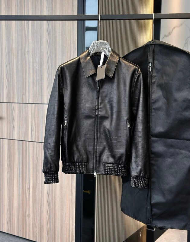 BRIONI men's old money style 2026 winter new collection: a jacket with a lapel collar, zipper design, and crocodile-patterned sheepskin leather BRIONI men's old money style 2026 winter new collection: a jacket with a lapel collar, zipper design, and crocodile-patterned sheepskin leather