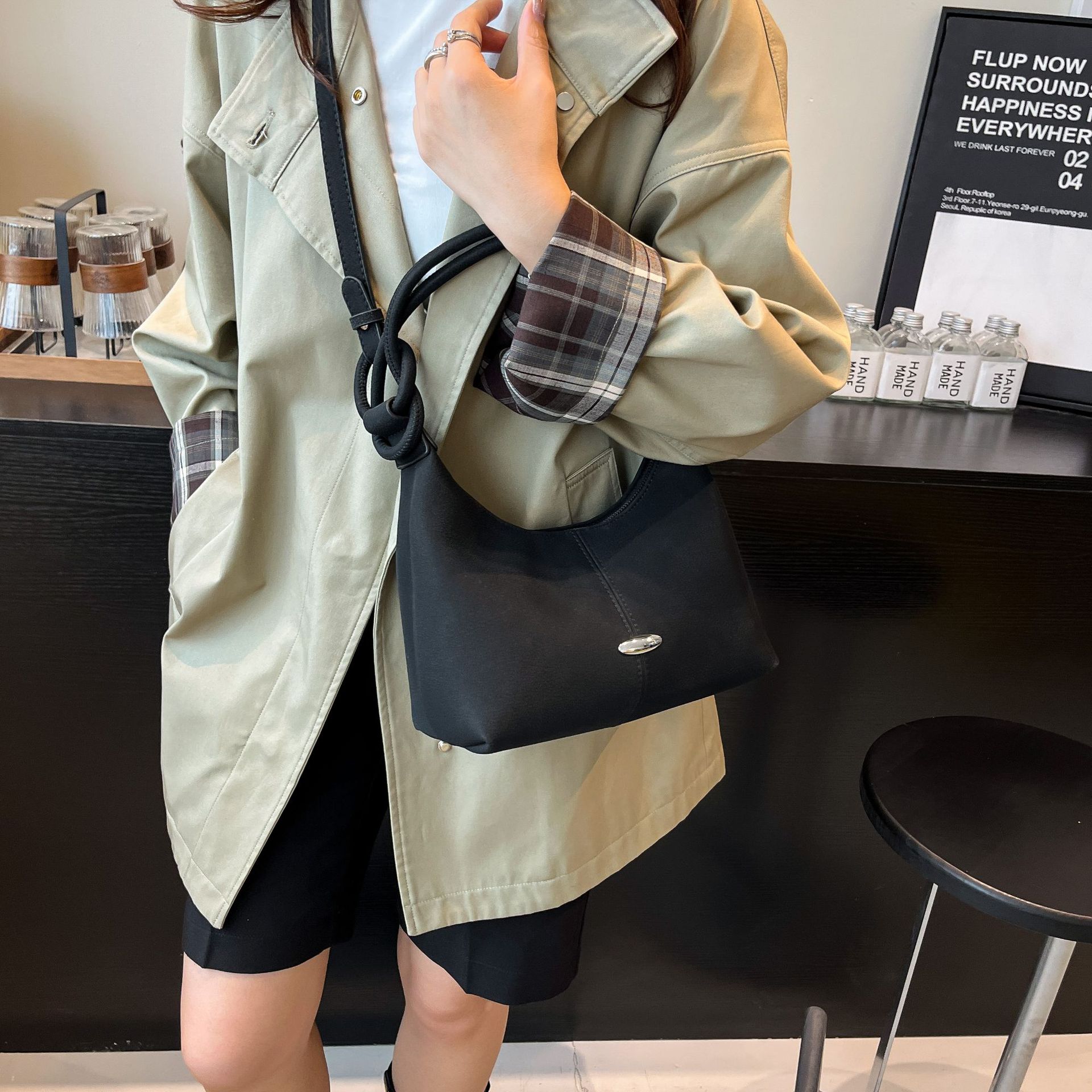 Bolsa de brazo de moda retro para mujeres 2025, nuevo otoño y invierno para viajar al trabajo, bolsas de cubo de gran capacidad, bolsas de mujer ociosas.