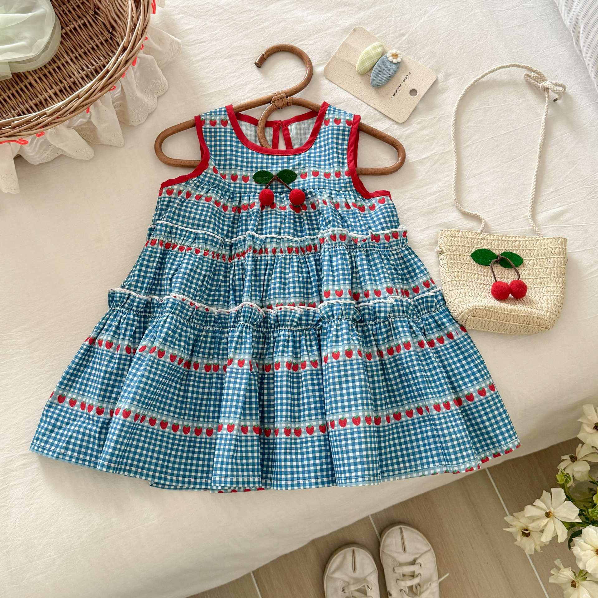 Xianning siete ropa para niños verano nuevo estilo niña dulce azul a cuadros vestido sin mangas falda chaleco de cereza de bebé femenino
