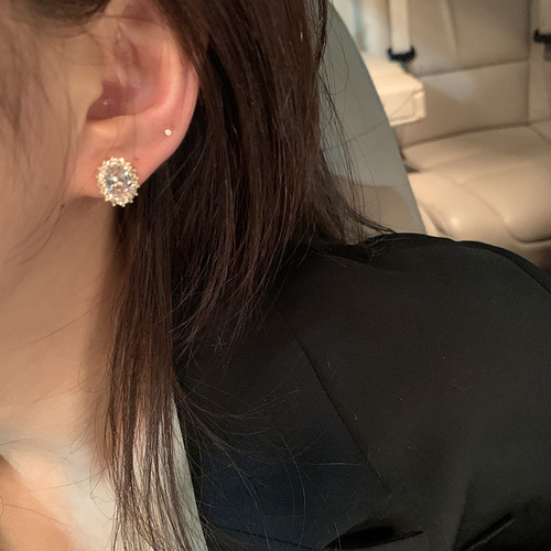 Gentle and Elegant Dove Egg Pearl Earrings for Women - 925 Silver Needle, Light Luxury, Celestial Style, Unique Design Earrings, Versatile and Trendy Ear Accessories