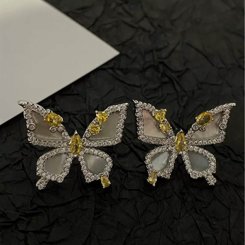 Д Earrings, zirconium?