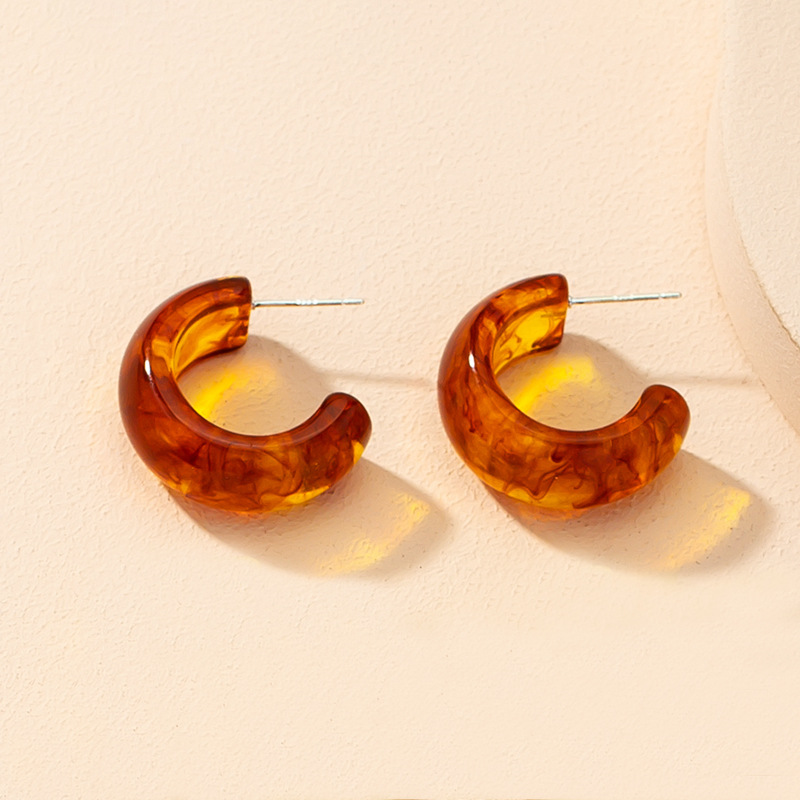 Boucles D&#39;oreilles En Forme De C Acrylique De Couleur Unie Rétro En Gros Nihaojewelry display picture 6
