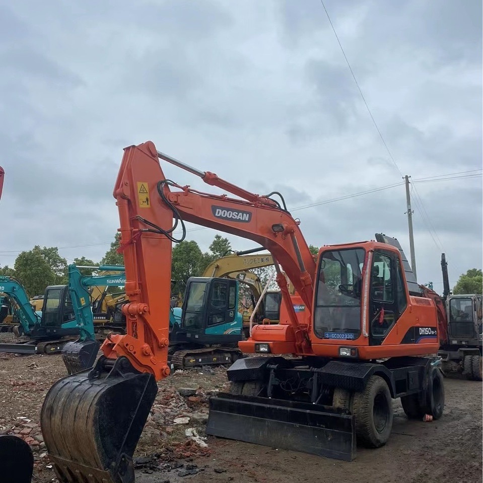 Línea de exportación nacional y extranjera de segunda mano 150 excavadora de neumáticos 200 210 220 excavadora doushan 50% descuento