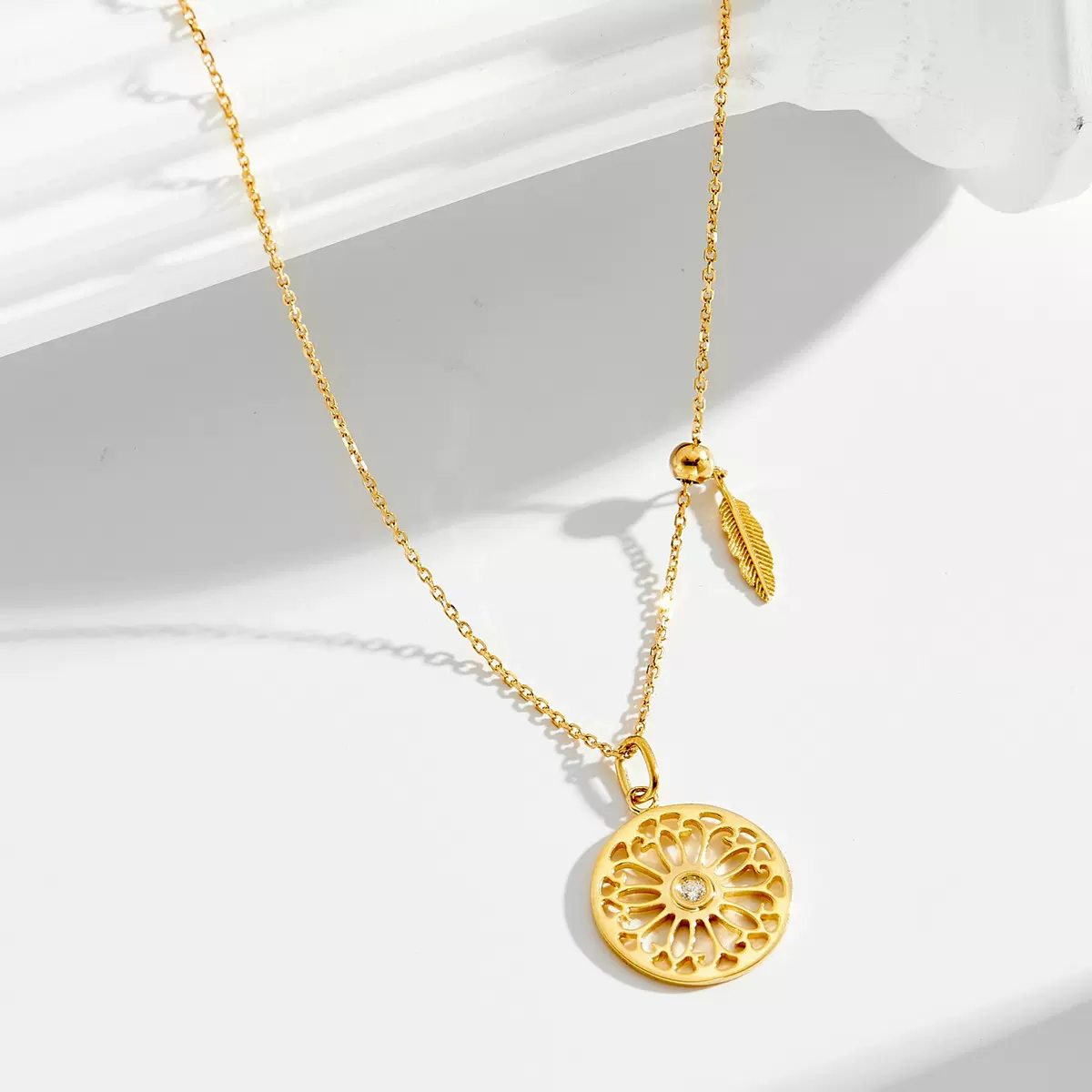 艺丽珠宝18K金镶钻镂空花瓣罗盘羽毛项链女小众轻奢设计感锁骨链