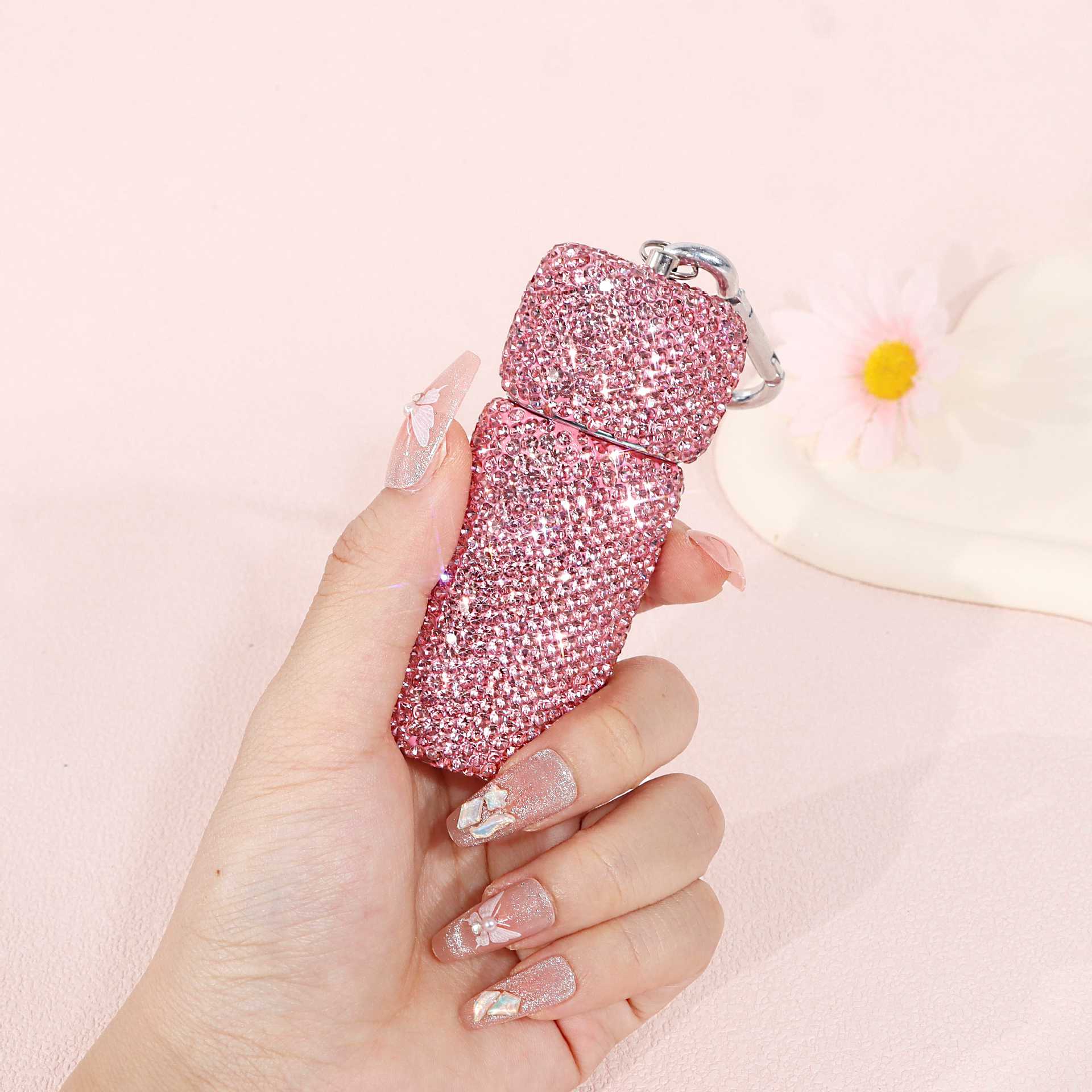 Cross-Border Hot-Selling Rhinestone-Encrusted Ashtray, Exquisite Full-Diamond Anti-Fly Ash Stainless Steel Creative Diamond-Encrusted Car Ashtray with Lid