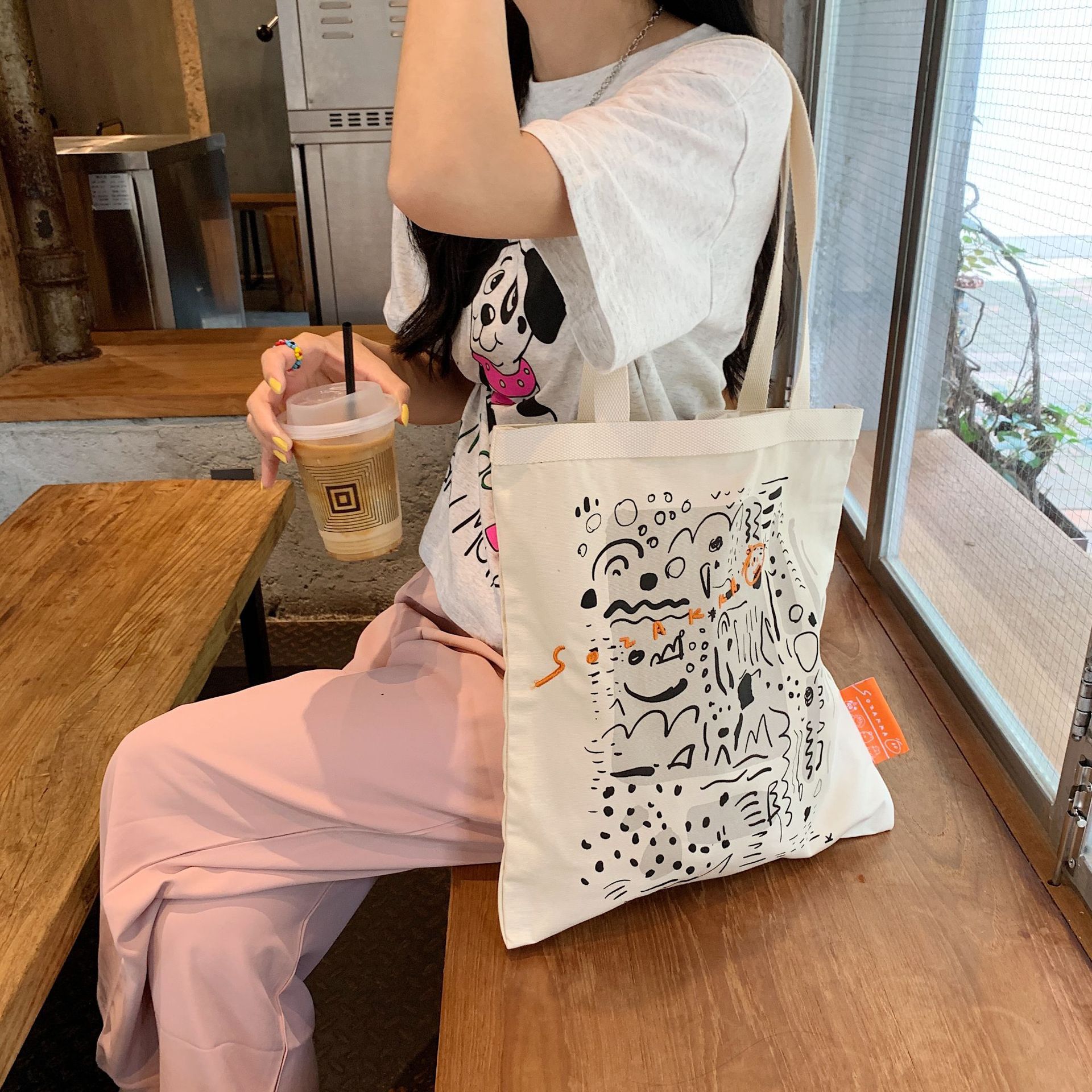 【 In Stock 】26102 letter graffiti printed canvas bag, large-capacity single-shoulder hand-carry shopping bag Tote from South Korea undefined
