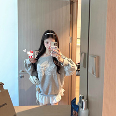 松弛感蕾丝蝴蝶结斜肩卫衣女春秋2025新款宽松慵懒风露肩长袖上衣