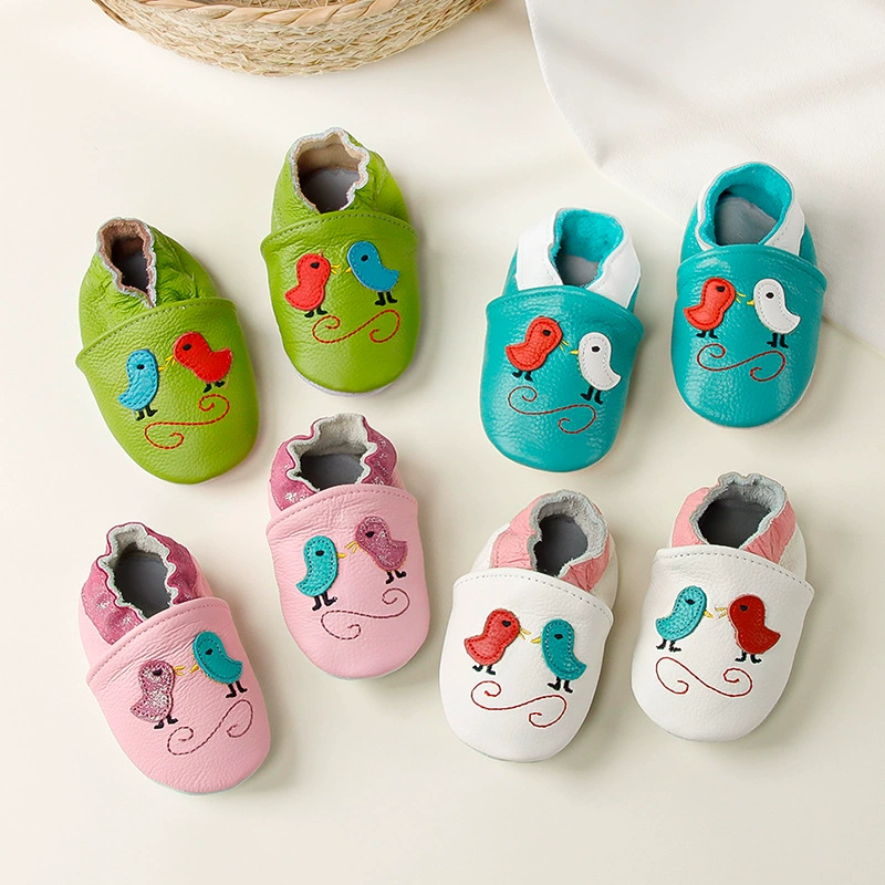 Детские кожаные кроссовки весенне-осенние мультяшные кожаные детские ботинки мягкие подошвы нескользящие детские ботинки Amazon оптом