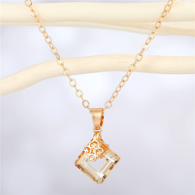 Fashion Transparent Square Resin Pendant Necklace Wholesale Nihaojewelry display picture 6