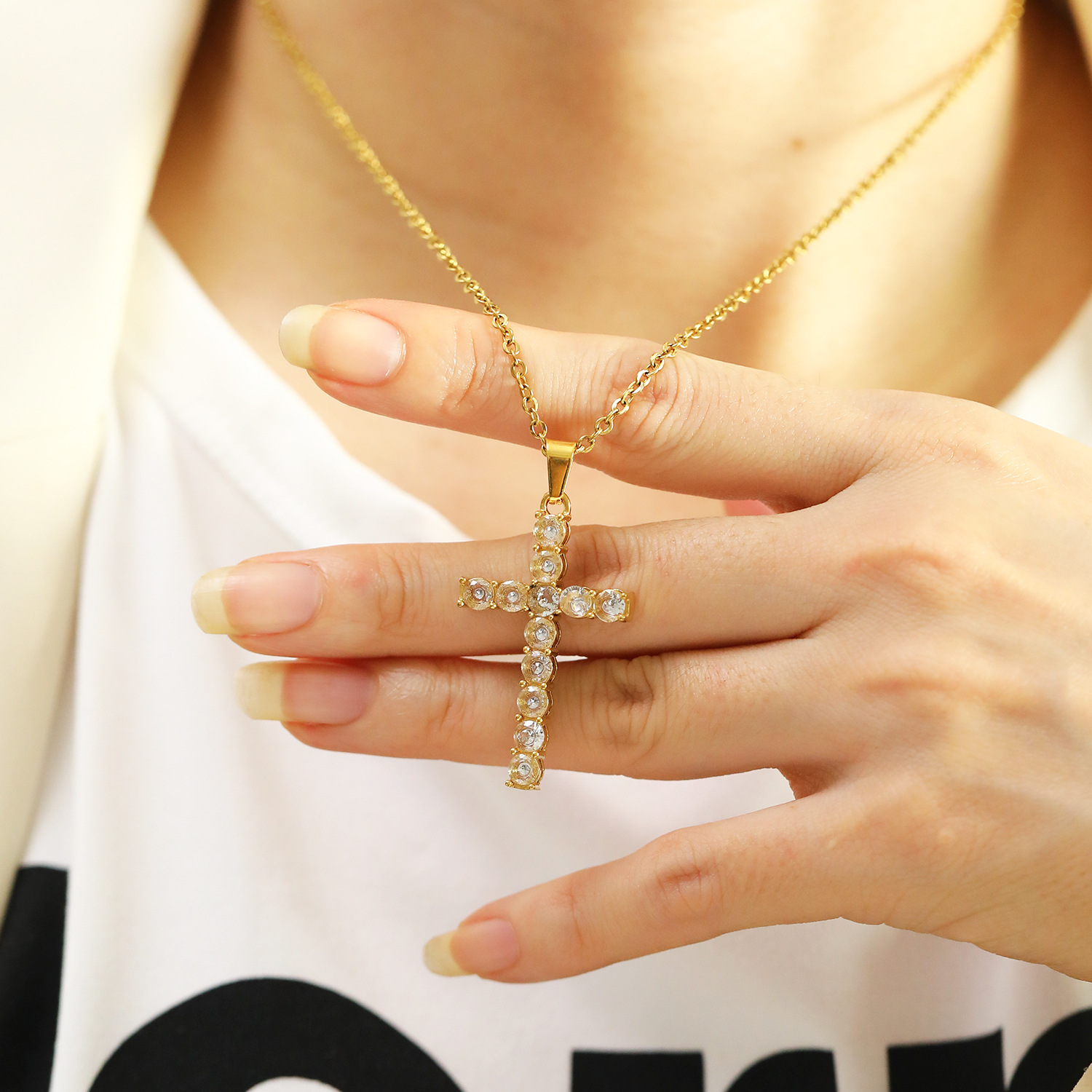 Χάλυβα Τιτανίου Κομψός Σταυρός Ηλεκτροπλασιασμός Ινλεί Ρηνανόστινο Κολιέ Κρεμαστής display picture 5