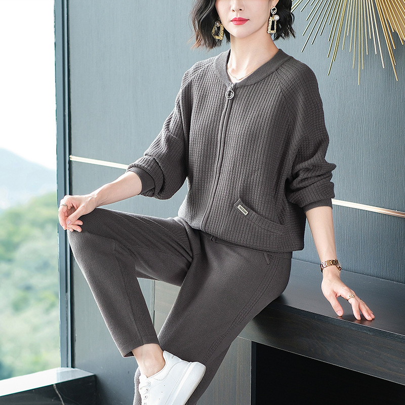 Autumn knitted fashionable sports suit