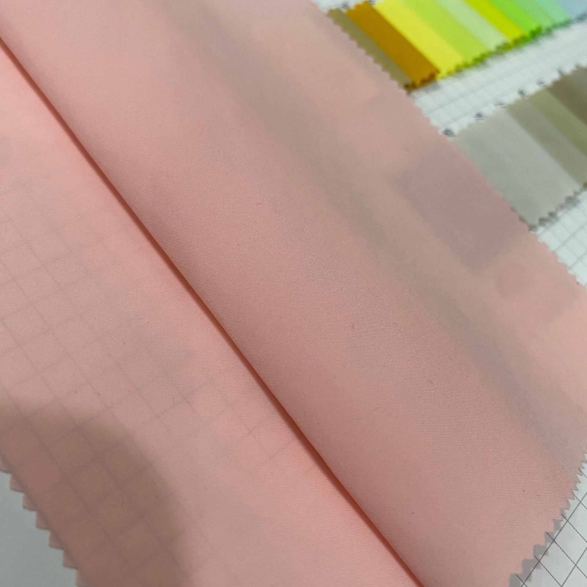 风衣羽绒服夹克面料 锦涤T800 防水亲肤肌理布料 时尚新品