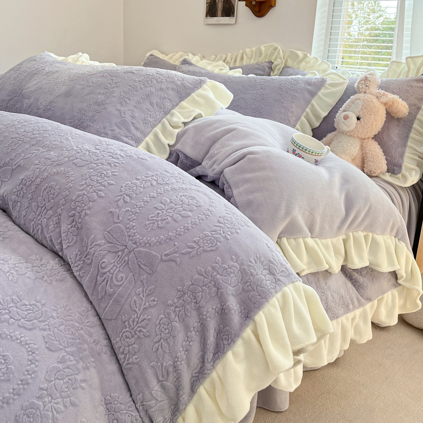 秋冬のお姫様風彫刻ミルクのベッドの上の4点セットのサンゴのベルベットのベッドの両面のベルベットの布団カバーとベルベットのシーツ