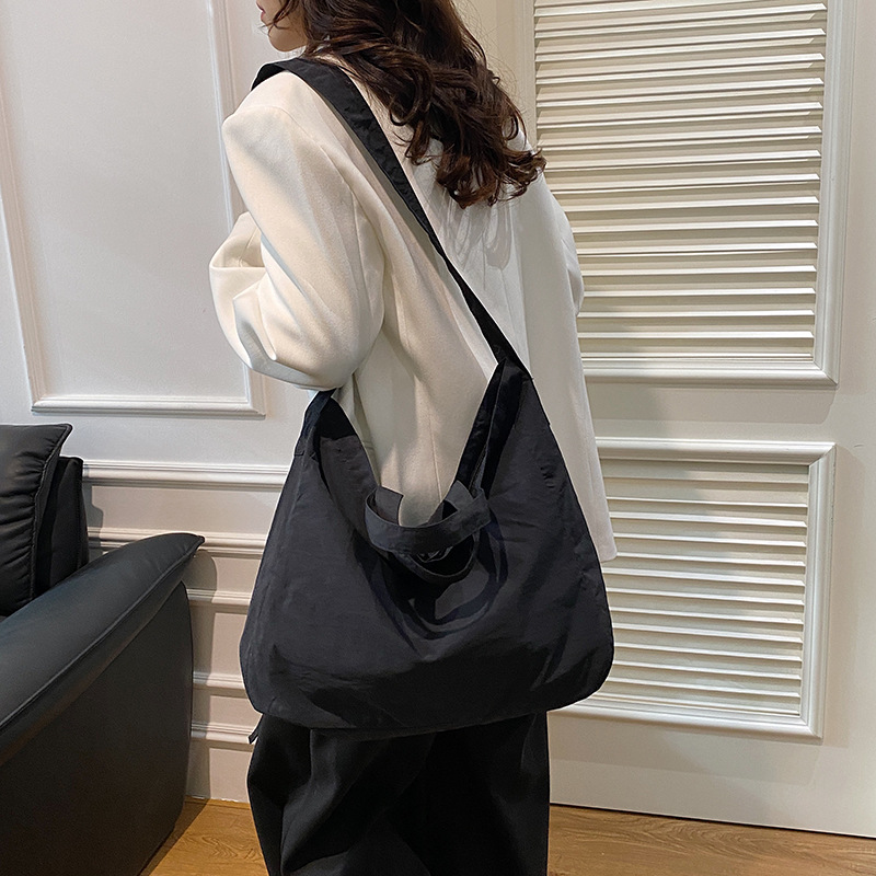 Simple relajado sensación de gran capacidad bolso de lona de hombro de mujer hollow viento versátil bolso de mochila