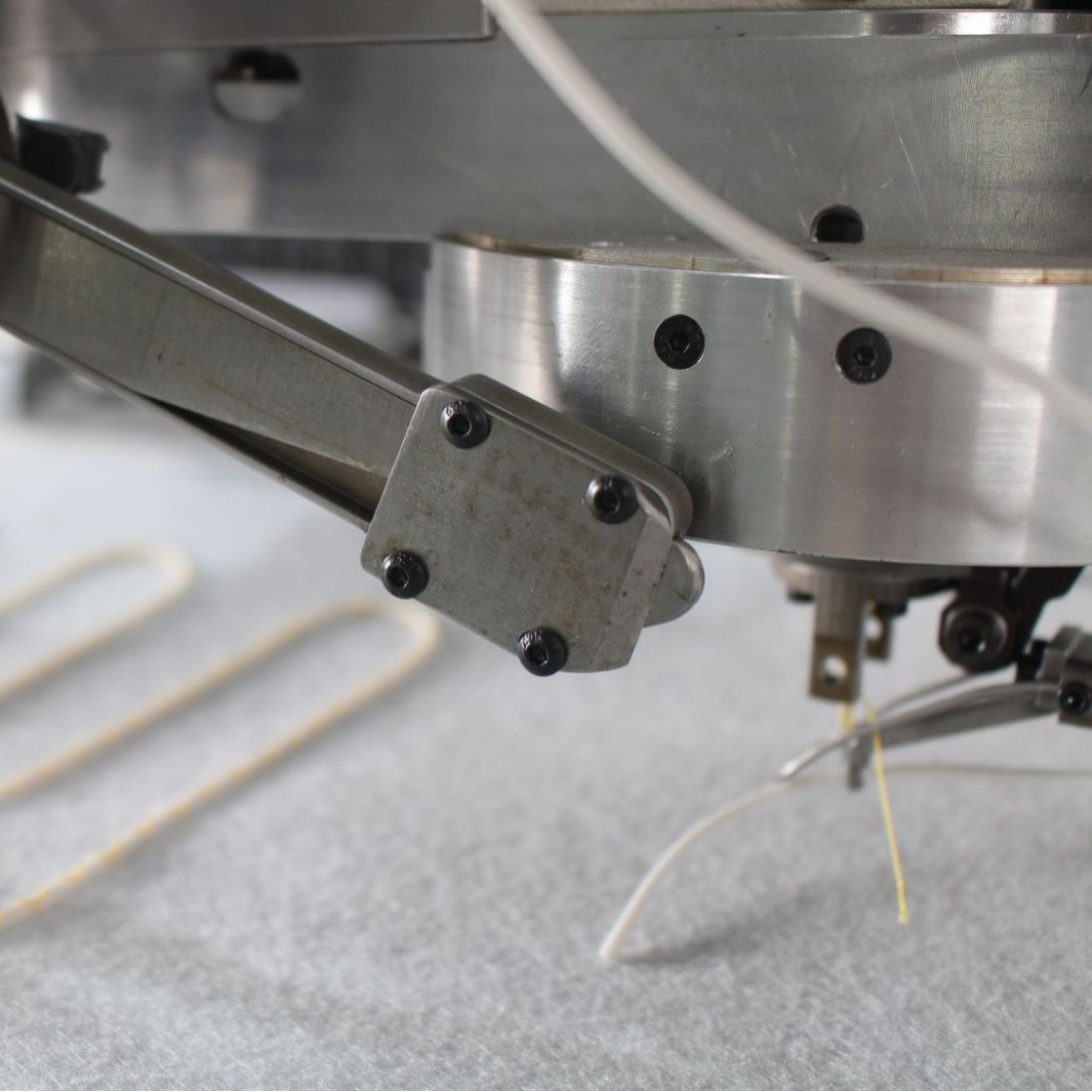 Máquina de cableado de computadora de patrón de cableado de alambre de calefacción de placa de calentamiento de marca de caballo de costura Tongda