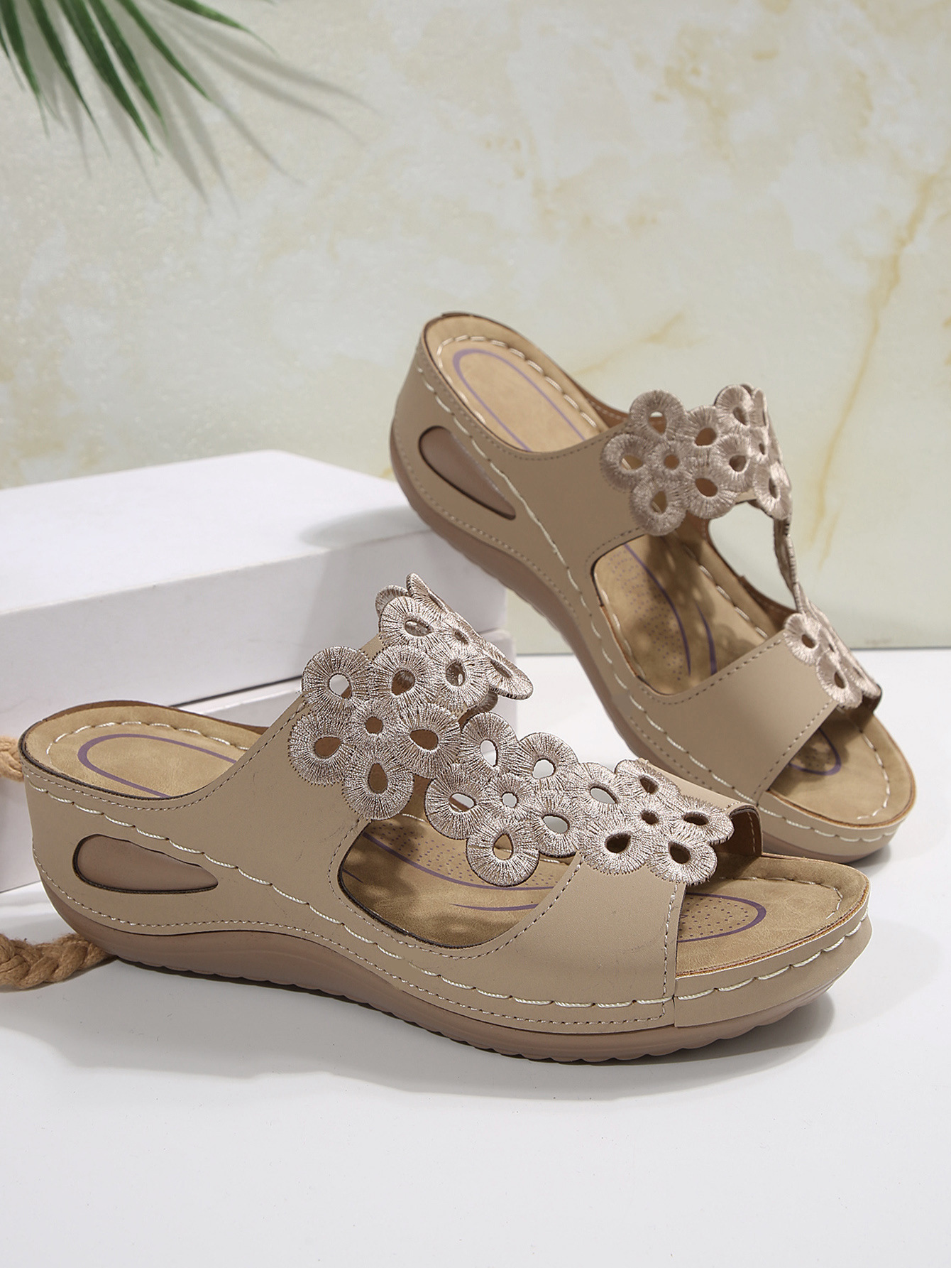 Womens Wedge Sandals Plus Size Hollowed Thick Sole Summer Shoes_voghion.com