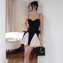 法式黑白拼色吊带连衣裙小众气质显瘦海边温柔辣妹裙新款蓬蓬裙女
