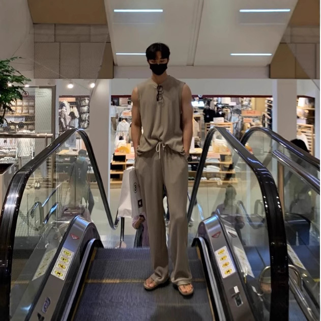 American Fitness Training Sports Suit Muscular Men's Elastic Vest Pants Two-Piece Basketball Vest Old Man's Sweatshirt American Fitness Training Sports Suit Muscular Men's Elastic Vest Pants Two-Piece Basketball Vest Old Man's Sweatshirt