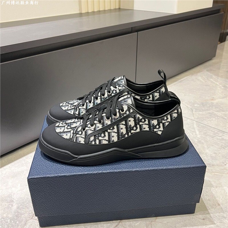 European Men's Fashion Casual Canvas Shoes 2026 New Model Men's High-Top Shoes European High-End Sports Shoes European Men's Fashion Casual Canvas Shoes 2026 New Model Men's High-Top Shoes European High-End Sports Shoes