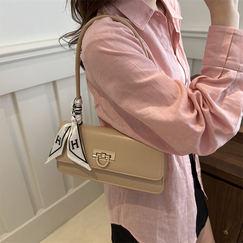 Alta sensación francesa nicho bufandas de seda extranjeras axila bolso de hombro 2021 nueva moda de este año bolso de textura popular