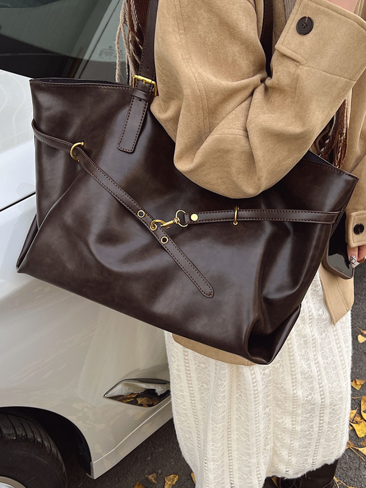 Bolsos de mujer Bolsos de alta capacidad portátiles de todo fósforo 2025 nuevo estilo retro moda casual bolso de hombro sentido bolso de mujer